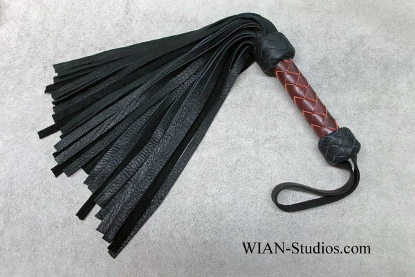 Black Elk Flogger, Small
